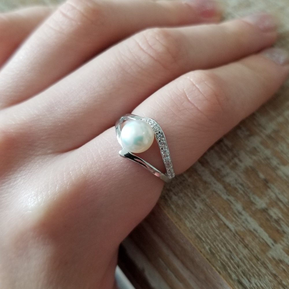 Elegant Natural White Freshwater Pearl Twist Ring - Picture 7 of 8